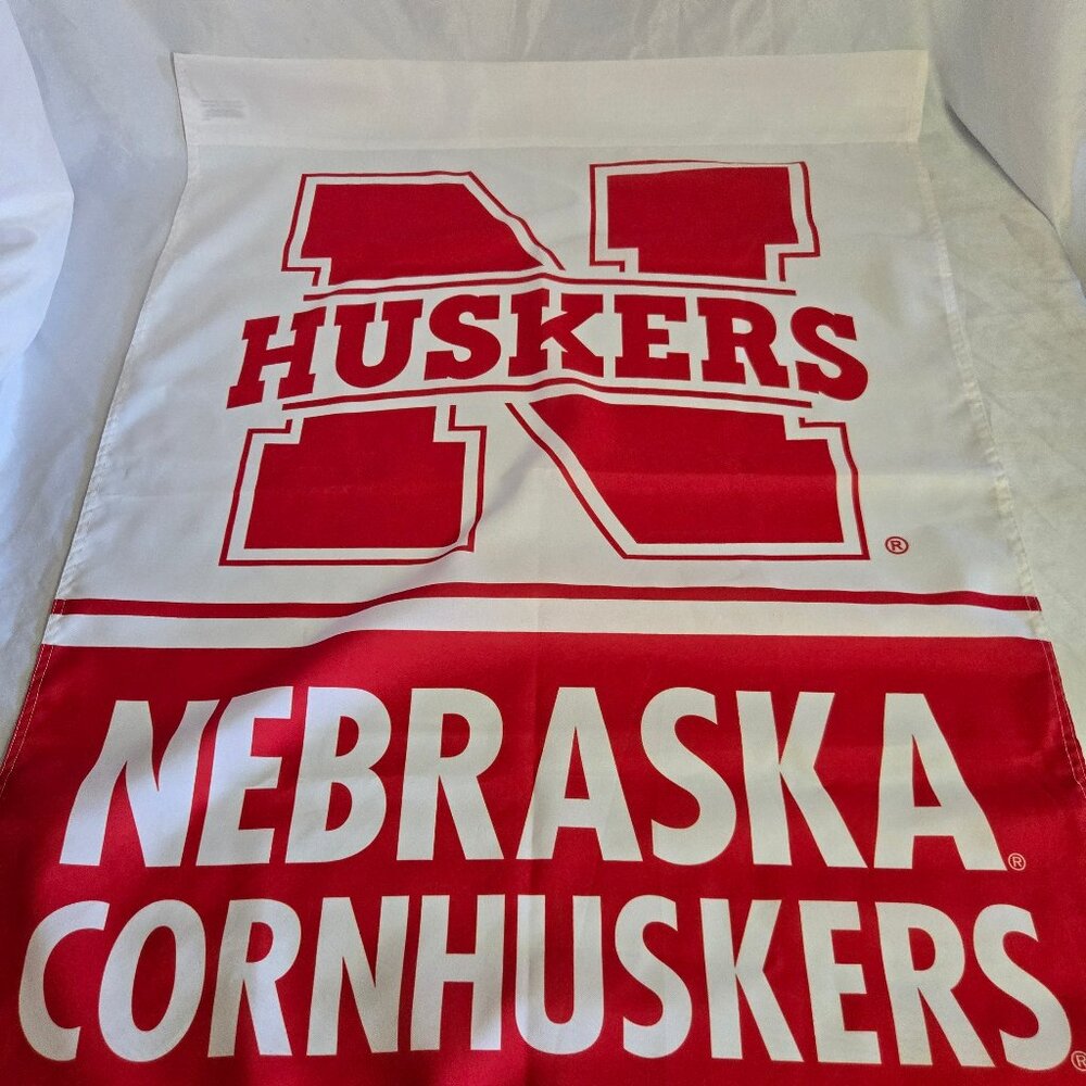 Nebraska Corn Huskers Vertical Flag 36''X 27'' Wincraft